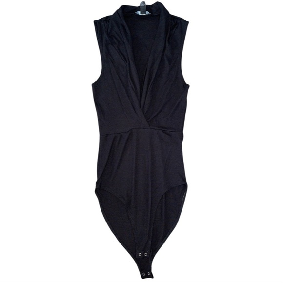 Forever 21 black bodysuit with clasp - Picture 1 of 3